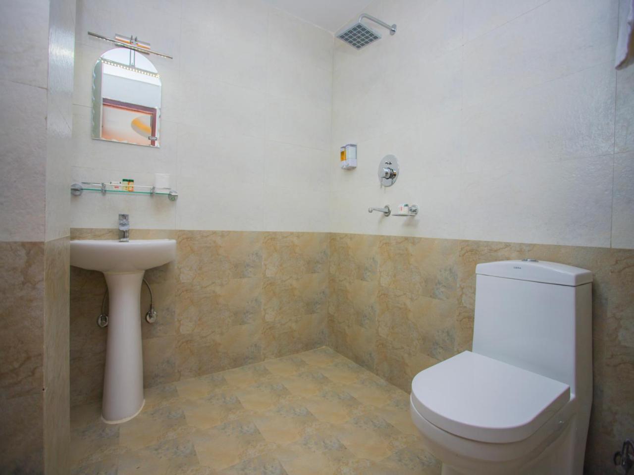 Hotel Lakeside Pvt. Ltd. Pokhara Ngoại thất bức ảnh