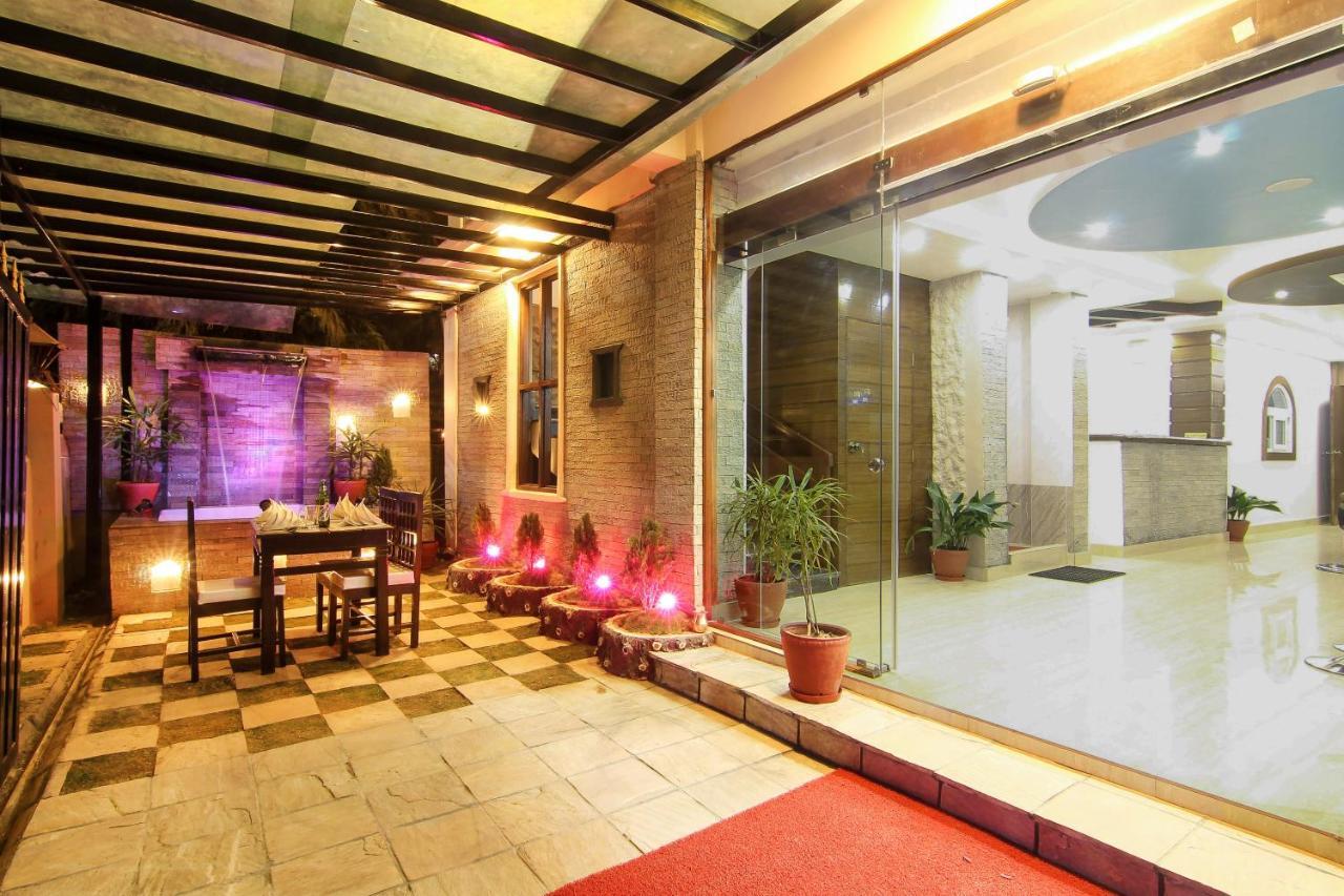 Hotel Lakeside Pvt. Ltd. Pokhara Ngoại thất bức ảnh