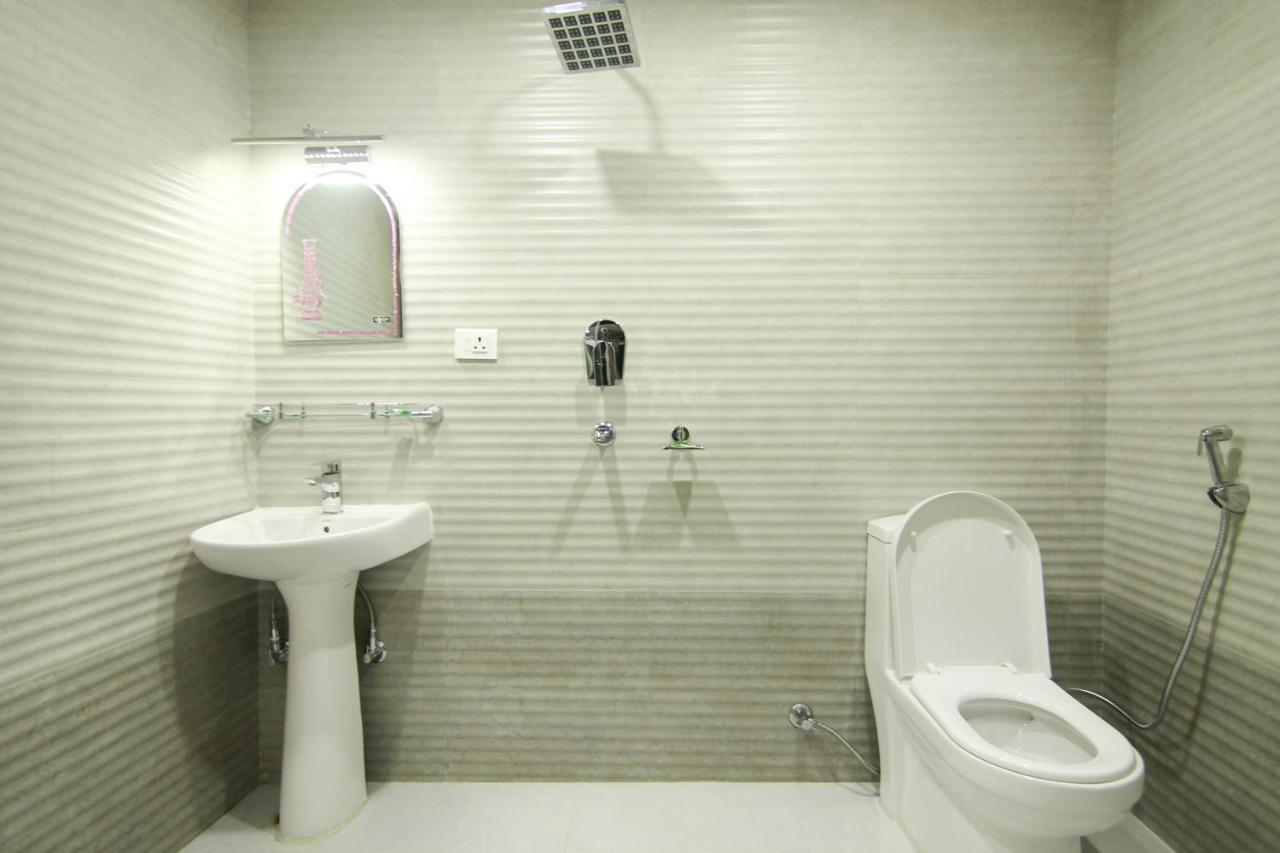 Hotel Lakeside Pvt. Ltd. Pokhara Ngoại thất bức ảnh