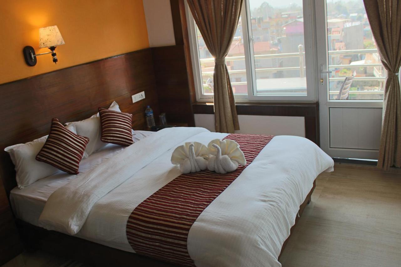Hotel Lakeside Pvt. Ltd. Pokhara Ngoại thất bức ảnh