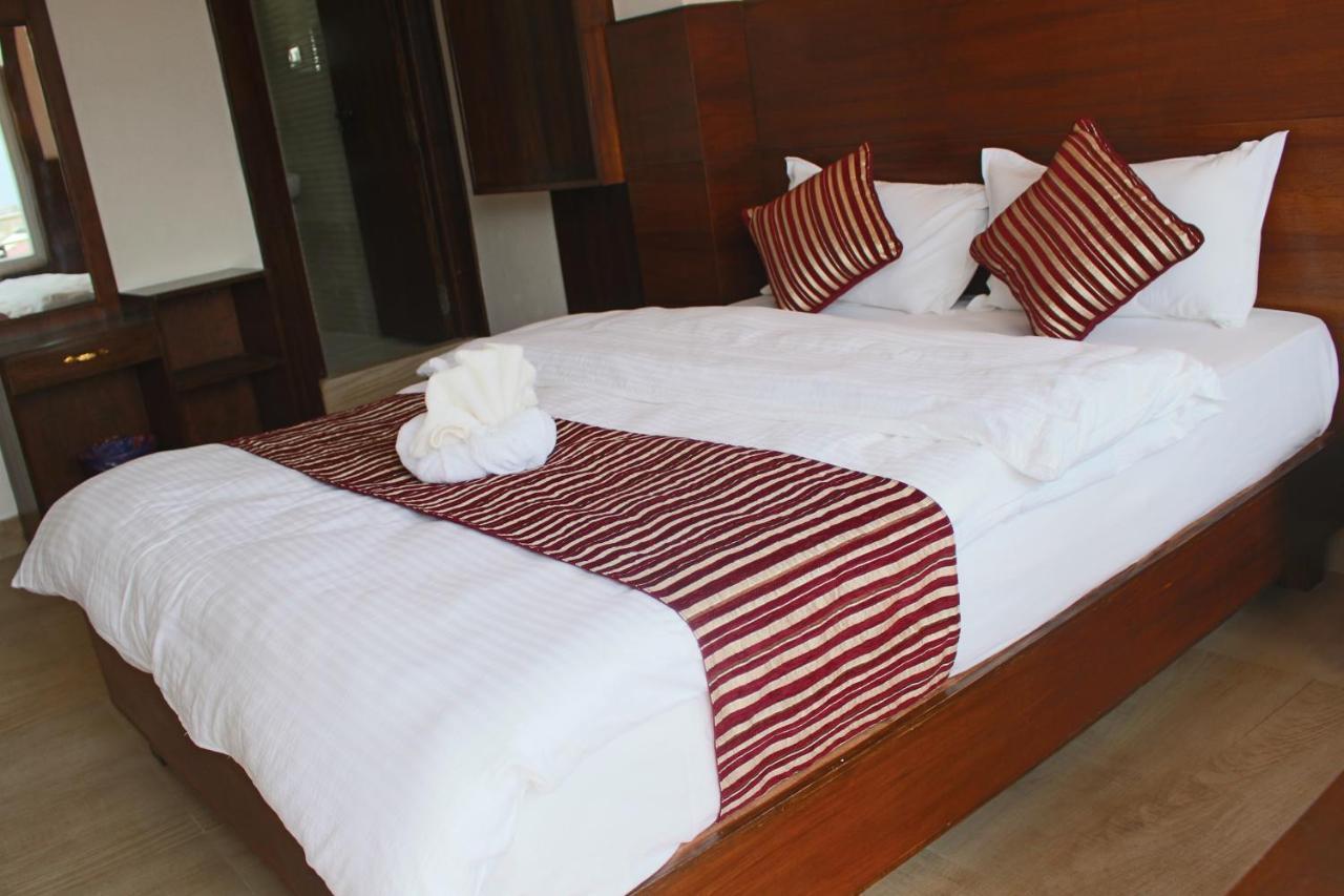 Hotel Lakeside Pvt. Ltd. Pokhara Ngoại thất bức ảnh